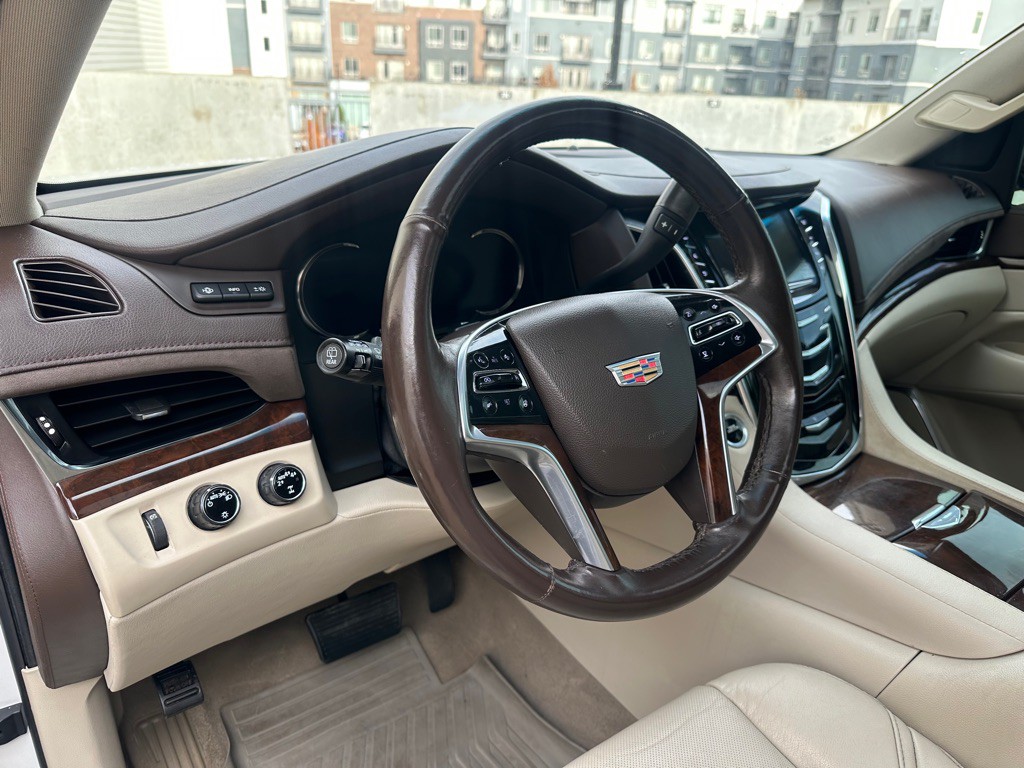 2017 Cadillac Escalade Image 10