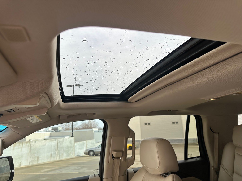 2017 Cadillac Escalade Image 11