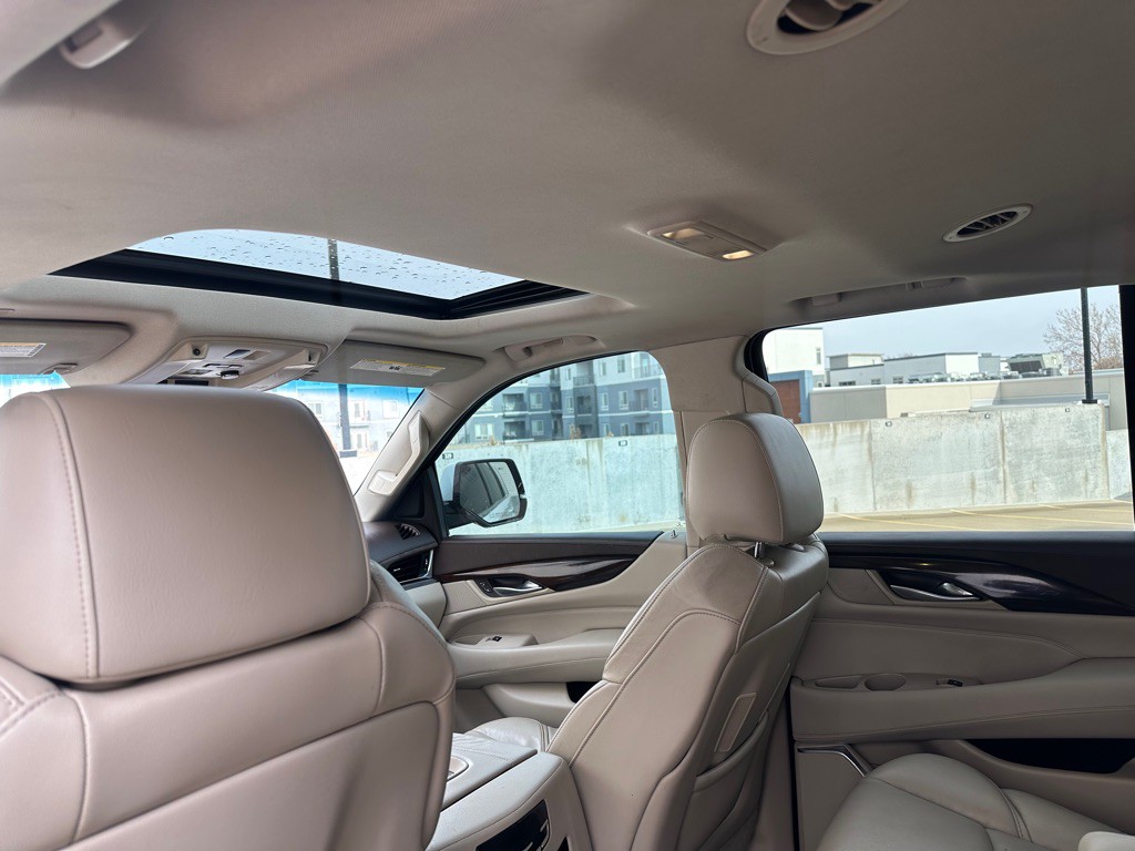 2017 Cadillac Escalade Image 16
