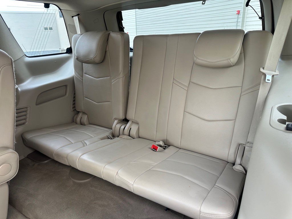 2017 Cadillac Escalade Image 17