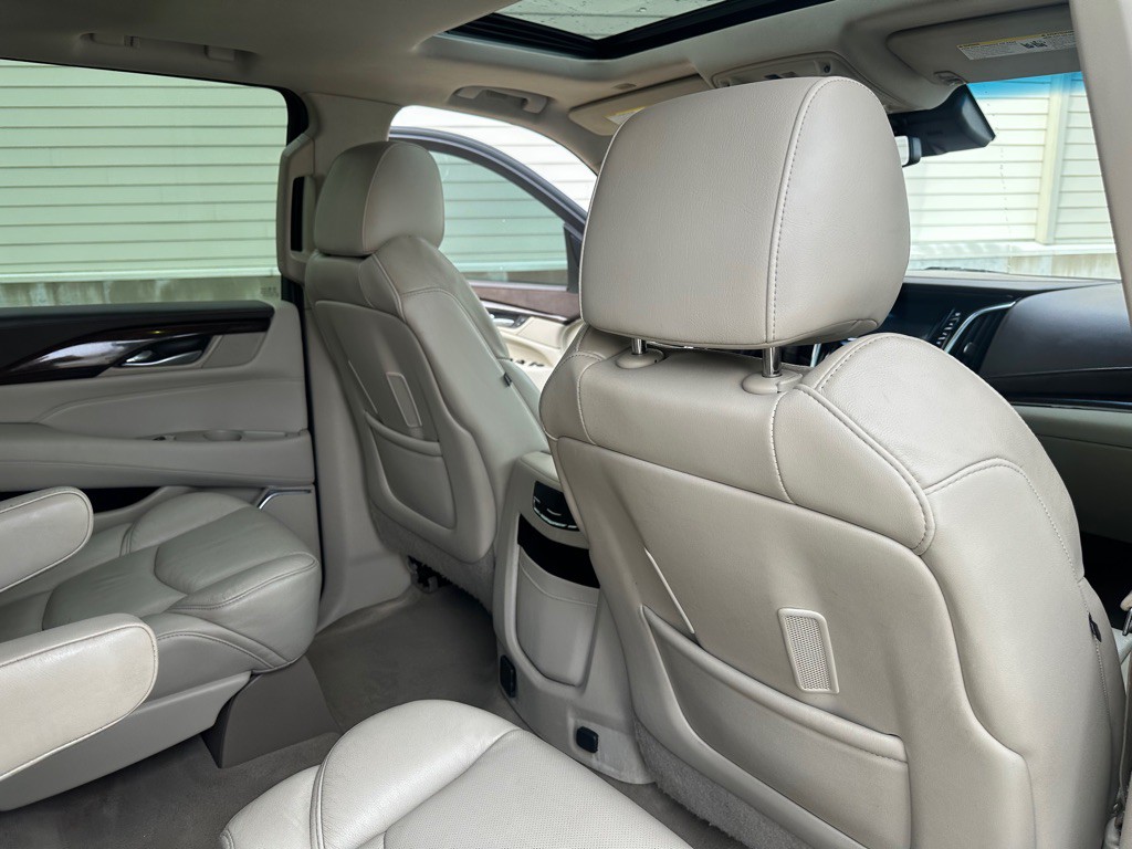 2017 Cadillac Escalade Image 18