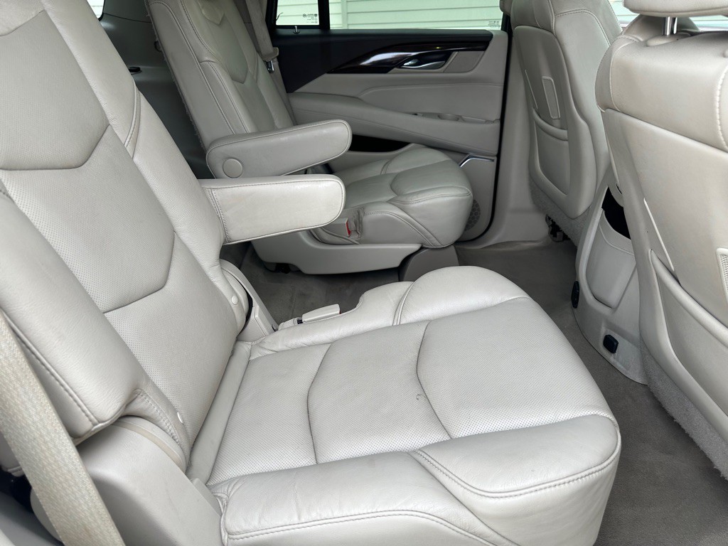 2017 Cadillac Escalade Image 19