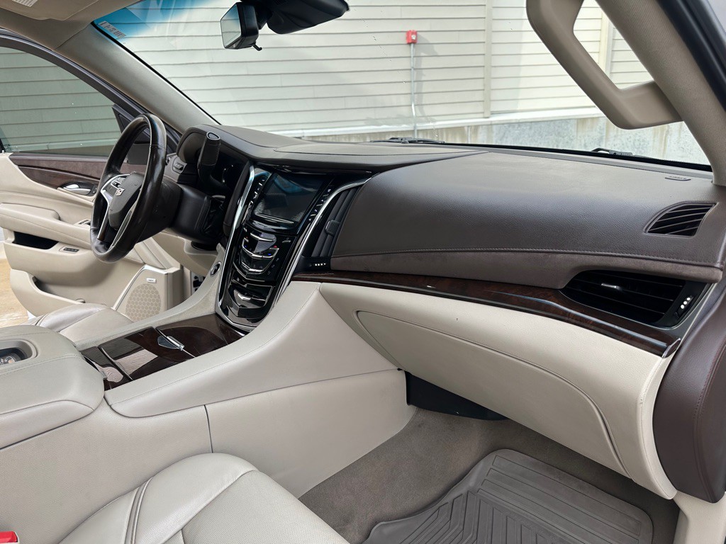 2017 Cadillac Escalade Image 21