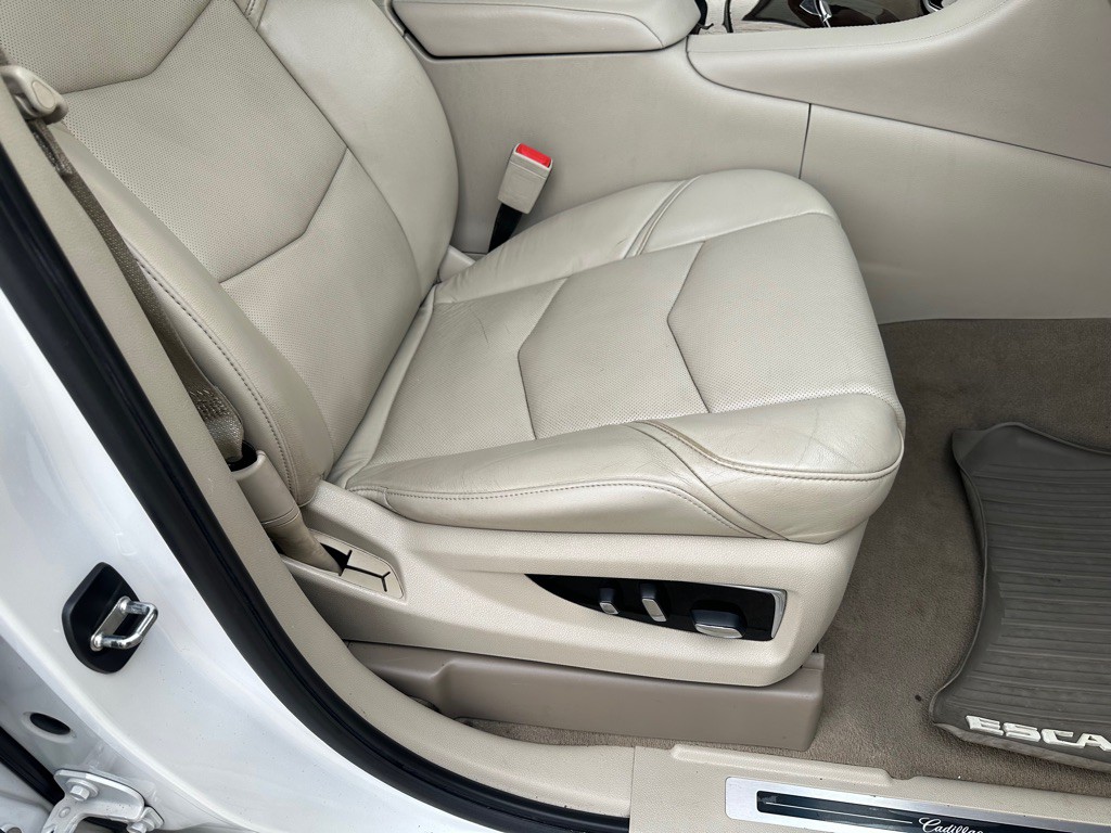 2017 Cadillac Escalade Image 22
