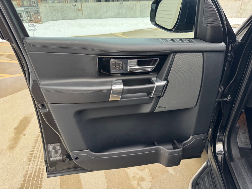 2015 Land Rover LR4 Image 10