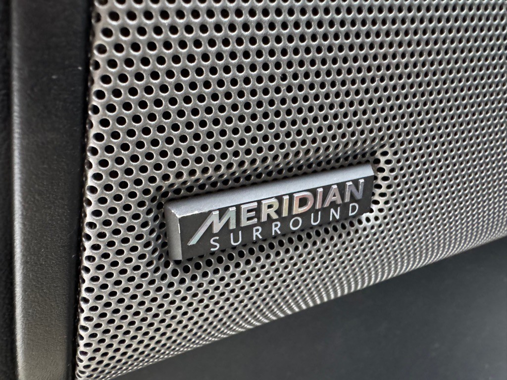 2015 Land Rover LR4 Image 11