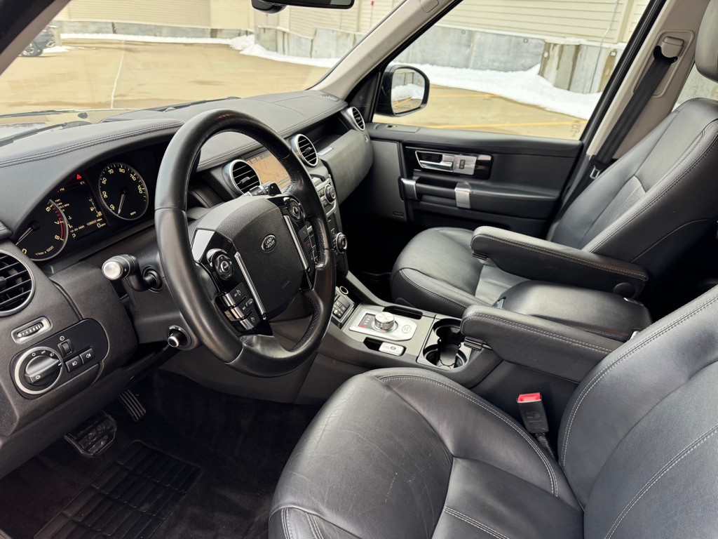 2015 Land Rover LR4 Image 12