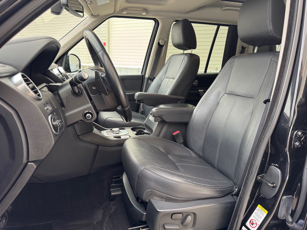2015 Land Rover LR4 Image 13