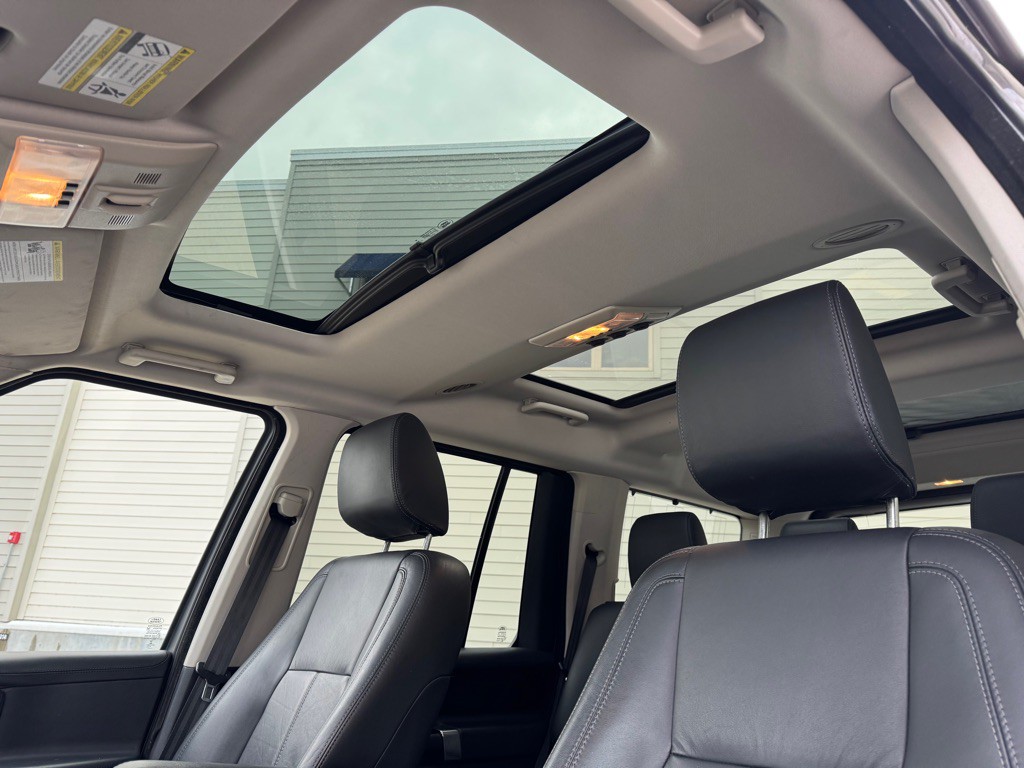 2015 Land Rover LR4 Image 14