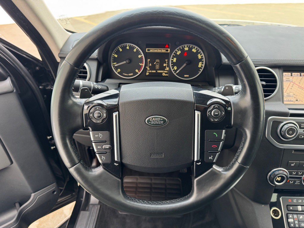 2015 Land Rover LR4 Image 15