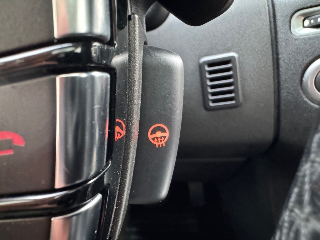 2015 Land Rover LR4 Image 17