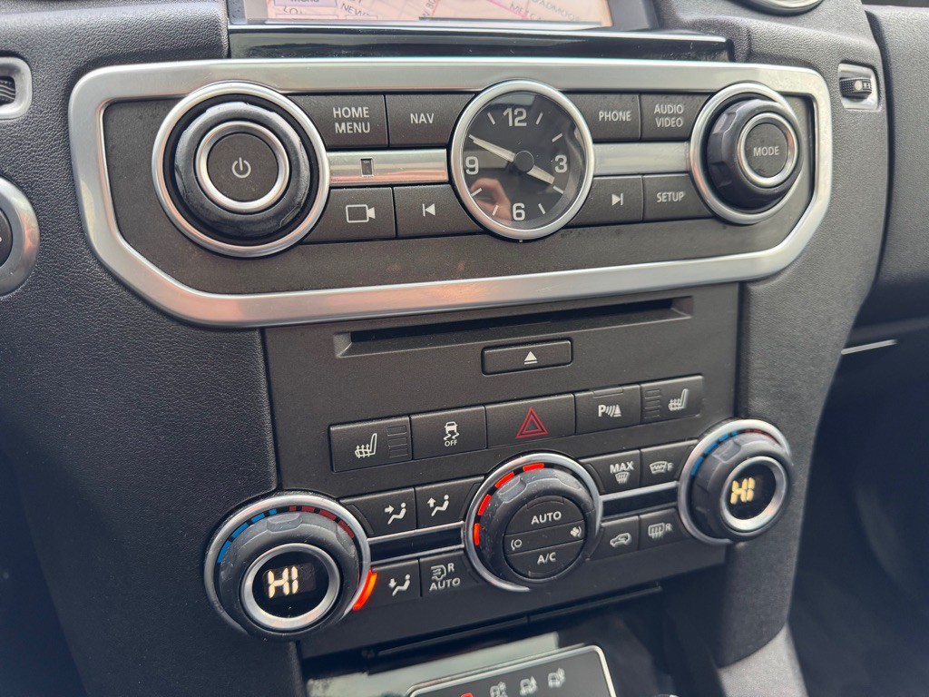 2015 Land Rover LR4 Image 21