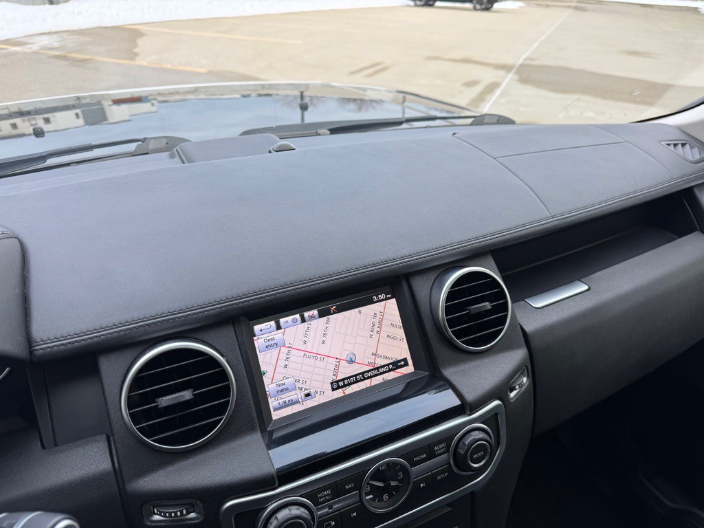 2015 Land Rover LR4 Image 24