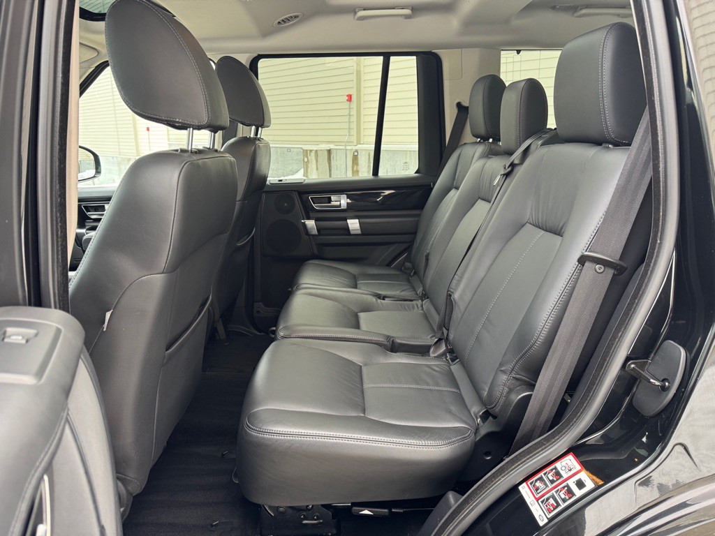 2015 Land Rover LR4 Image 26