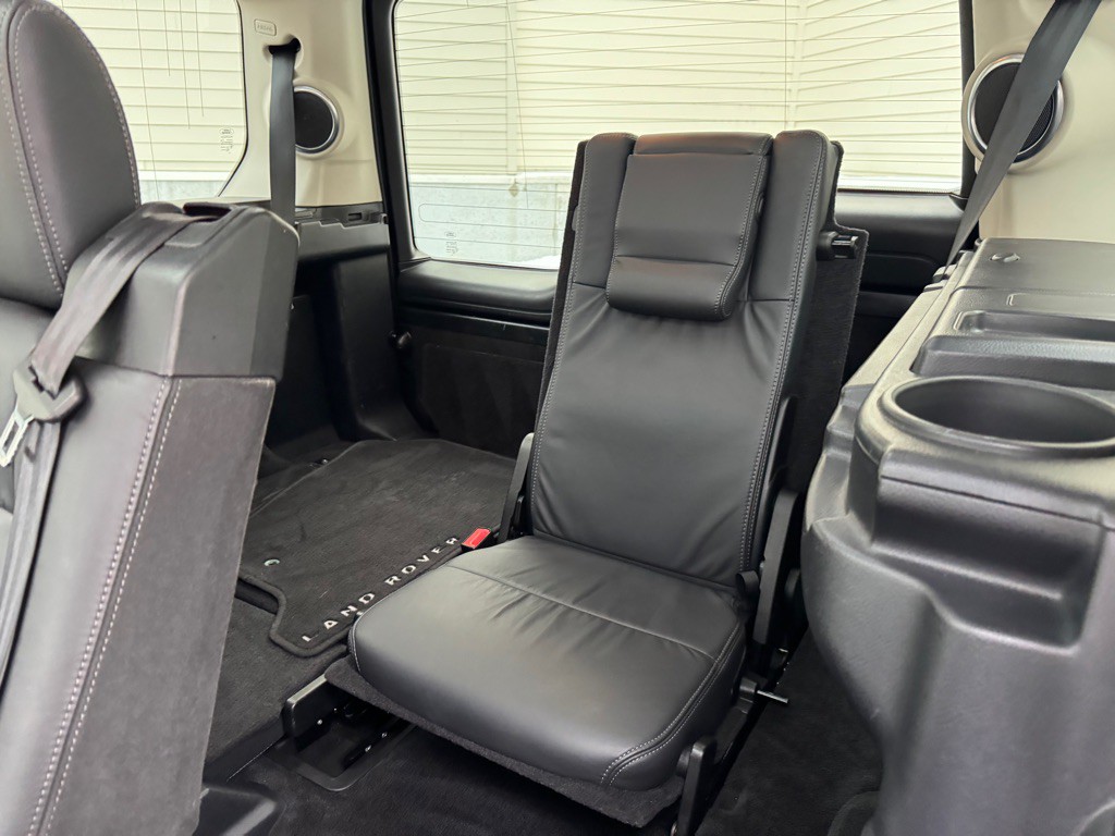 2015 Land Rover LR4 Image 28