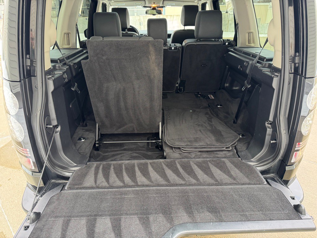 2015 Land Rover LR4 Image 29