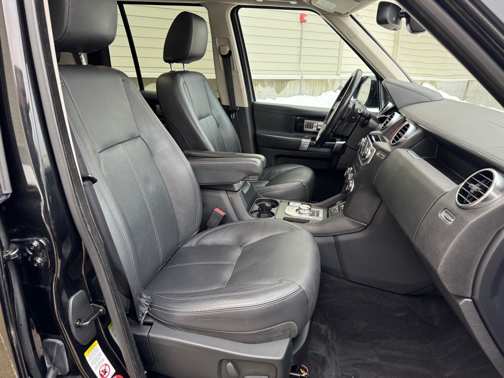 2015 Land Rover LR4 Image 34