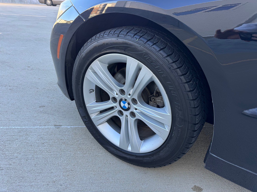 2016 BMW 3 Series Image 9