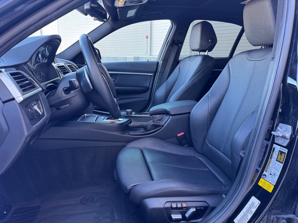 2016 BMW 3 Series Image 12