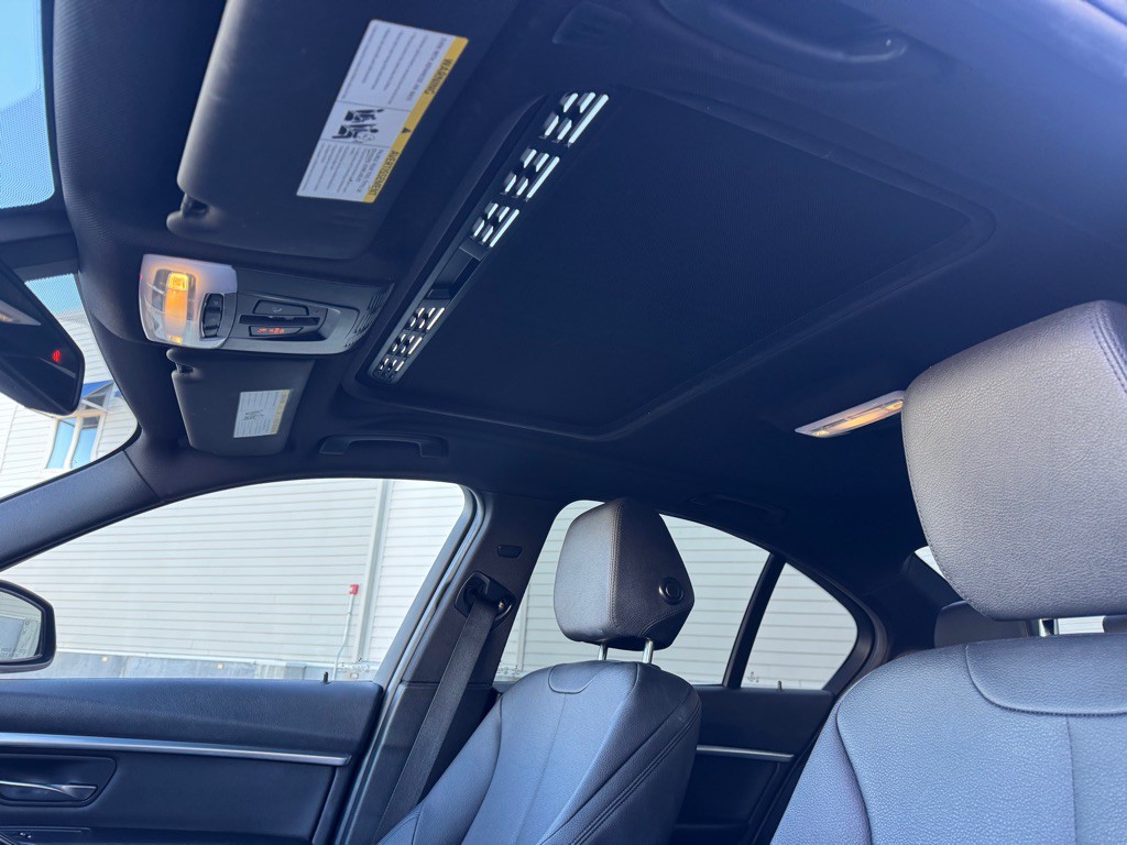 2016 BMW 3 Series Image 13