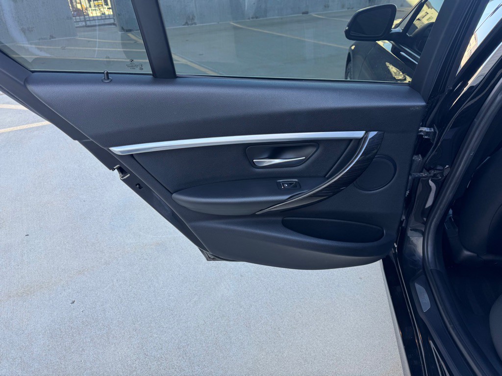 2016 BMW 3 Series Image 20