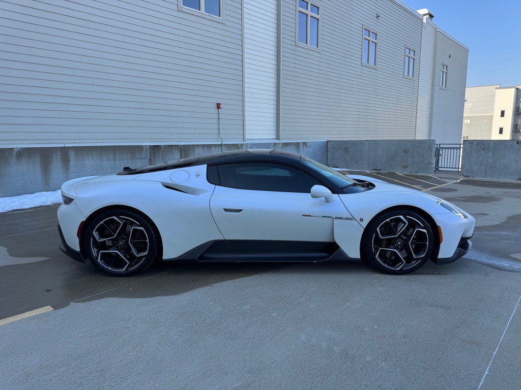 2022 Maserati MC20 Image 2