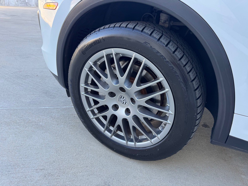 2015 Porsche Cayenne Image 9