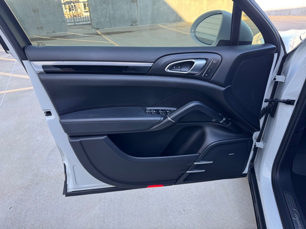 2015 Porsche Cayenne Image 10