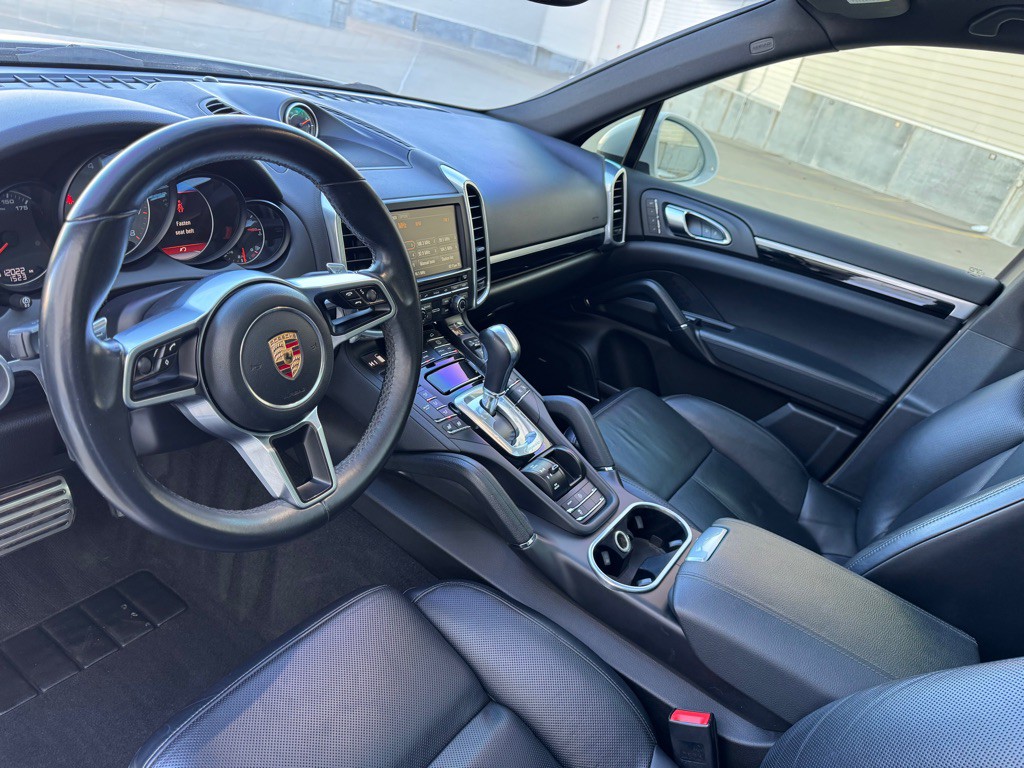 2015 Porsche Cayenne Image 11