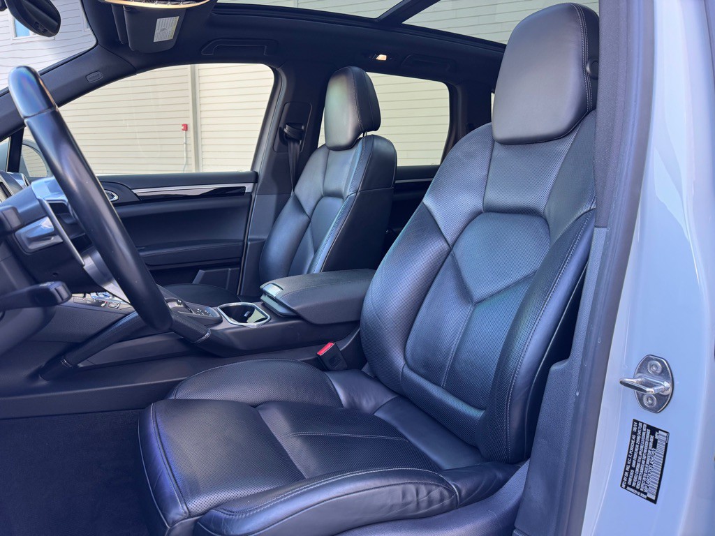 2015 Porsche Cayenne Image 12