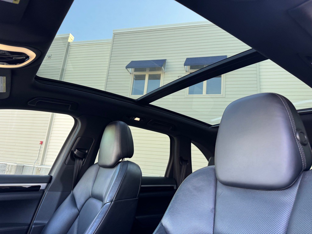 2015 Porsche Cayenne Image 13