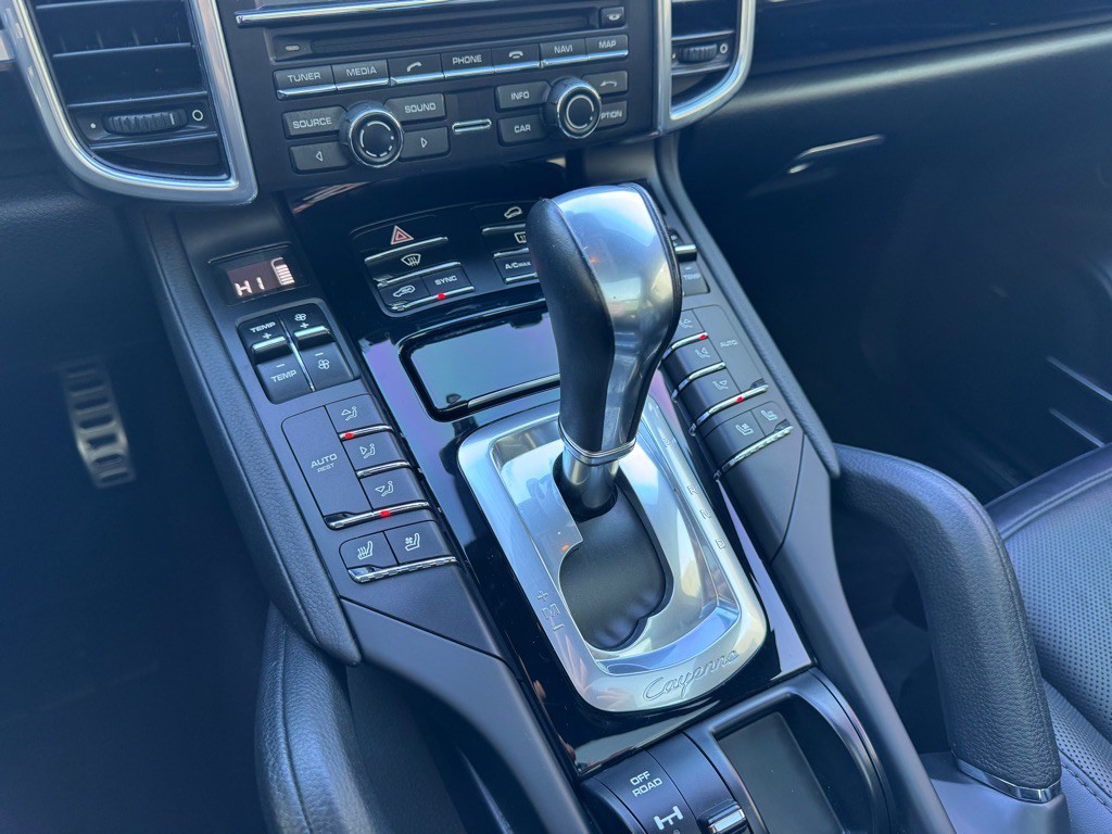 2015 Porsche Cayenne Image 21