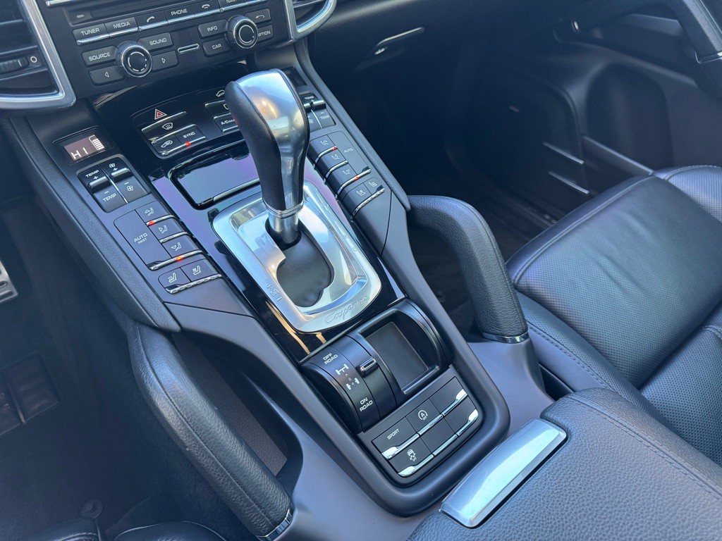 2015 Porsche Cayenne Image 23