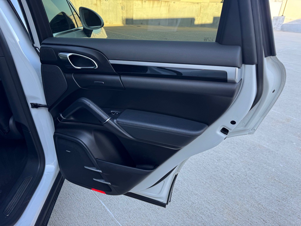 2015 Porsche Cayenne Image 28