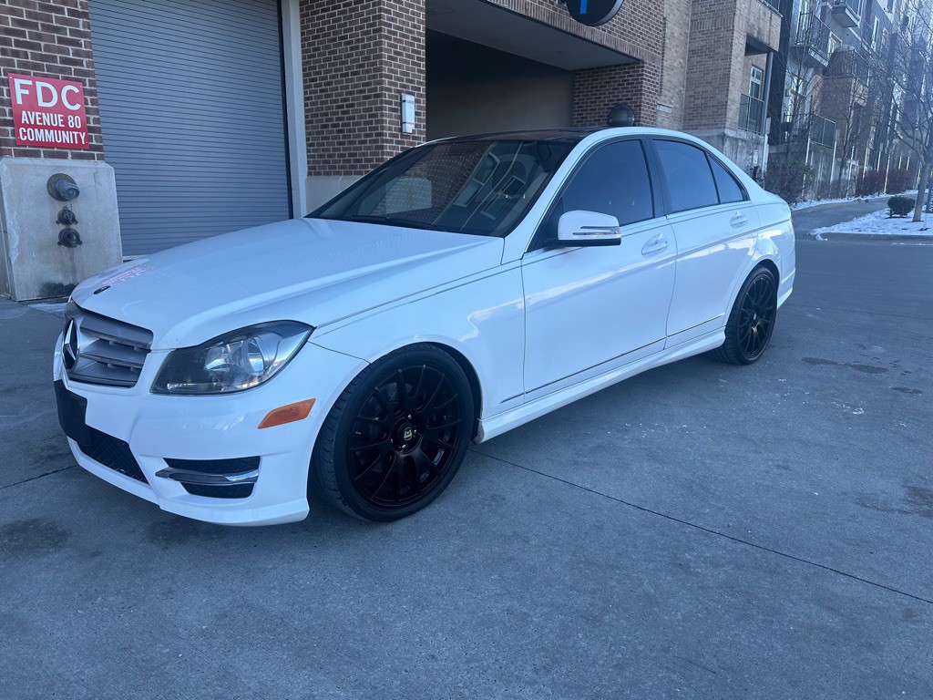2013 Mercedes-Benz C-Class Image 3