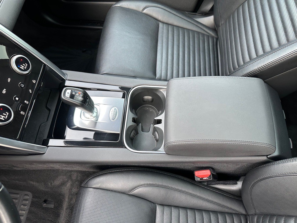 2021 Land Rover Discovery Sport Image 12