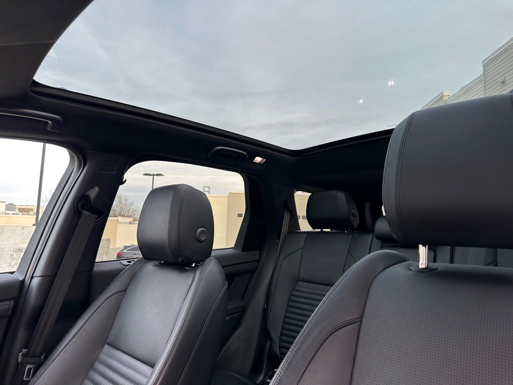 2021 Land Rover Discovery Sport Image 15