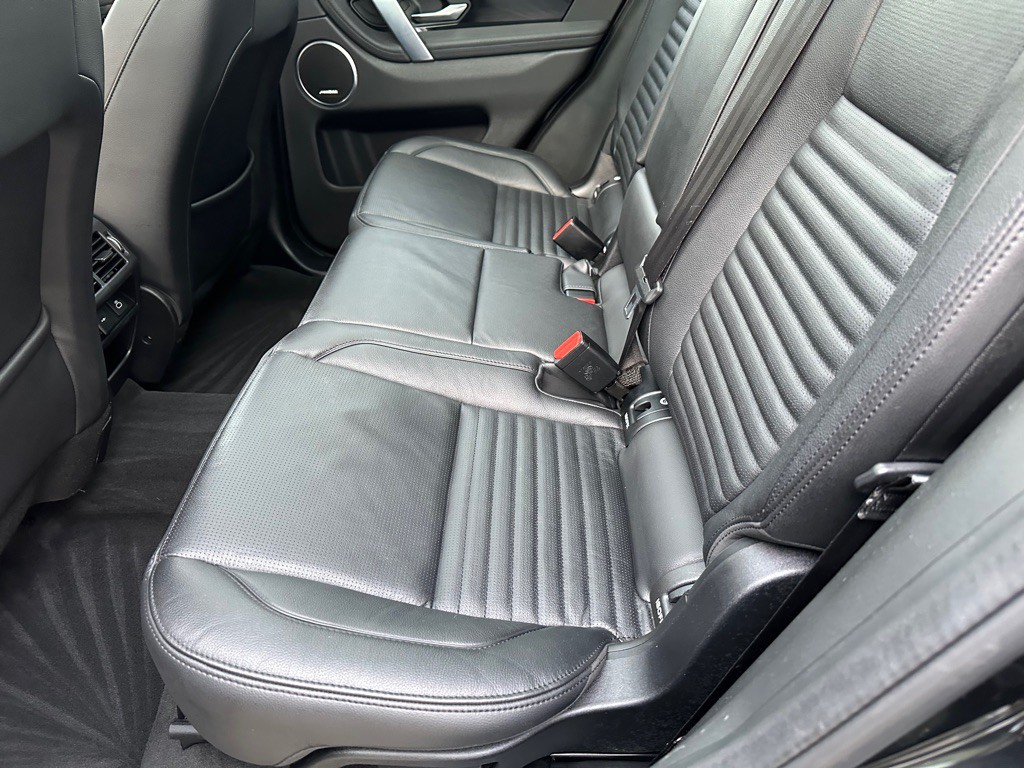 2021 Land Rover Discovery Sport Image 17