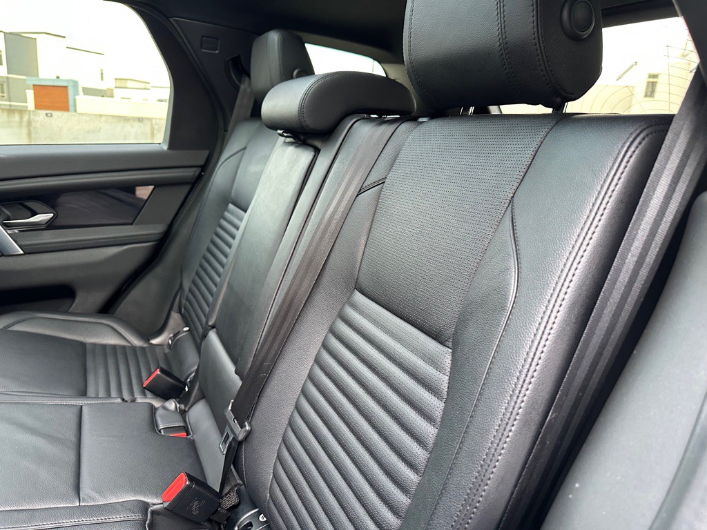 2021 Land Rover Discovery Sport Image 18