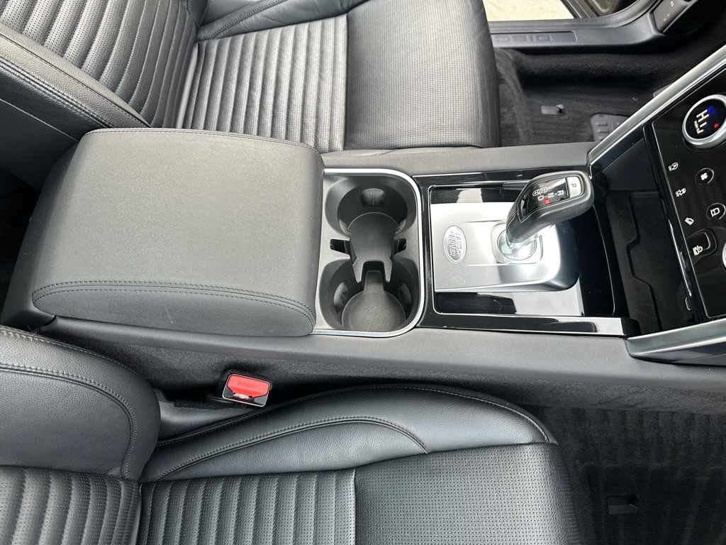 2021 Land Rover Discovery Sport Image 24