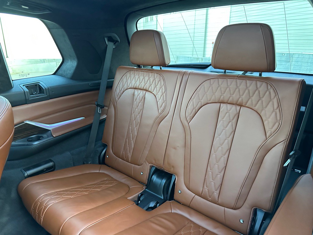 2020 BMW X7 Image 21