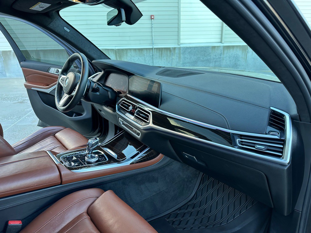 2020 BMW X7 Image 27