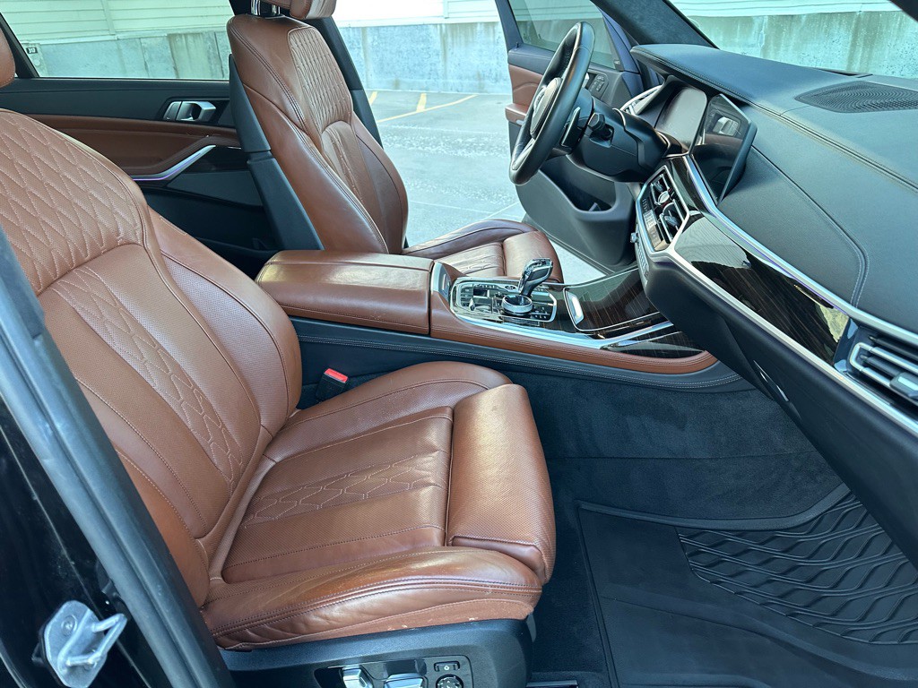 2020 BMW X7 Image 28