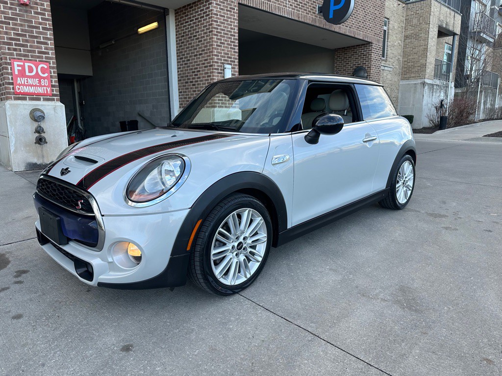 2015 MINI Cooper Image 1