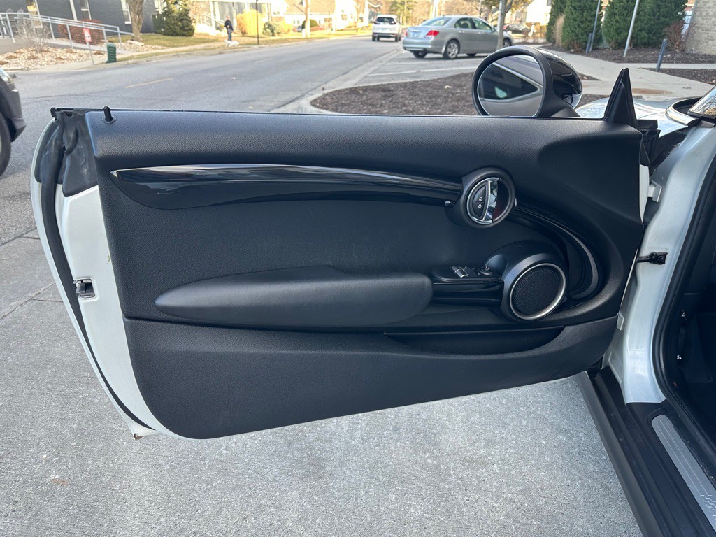 2015 MINI Cooper Image 9