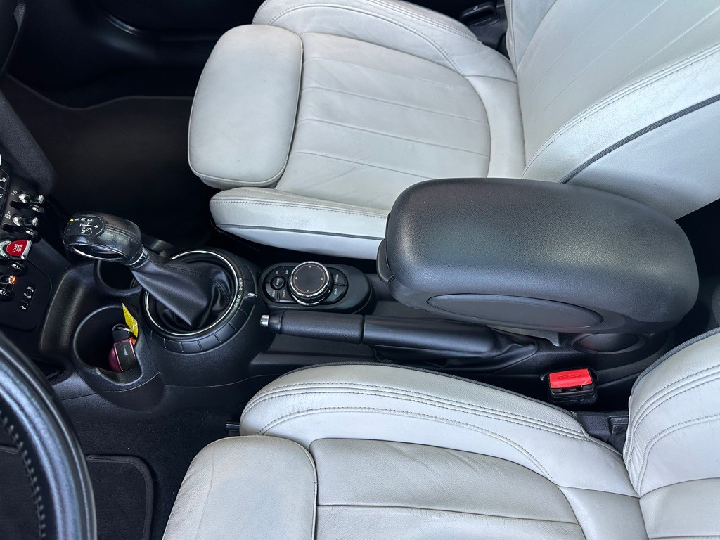 2015 MINI Cooper Image 12