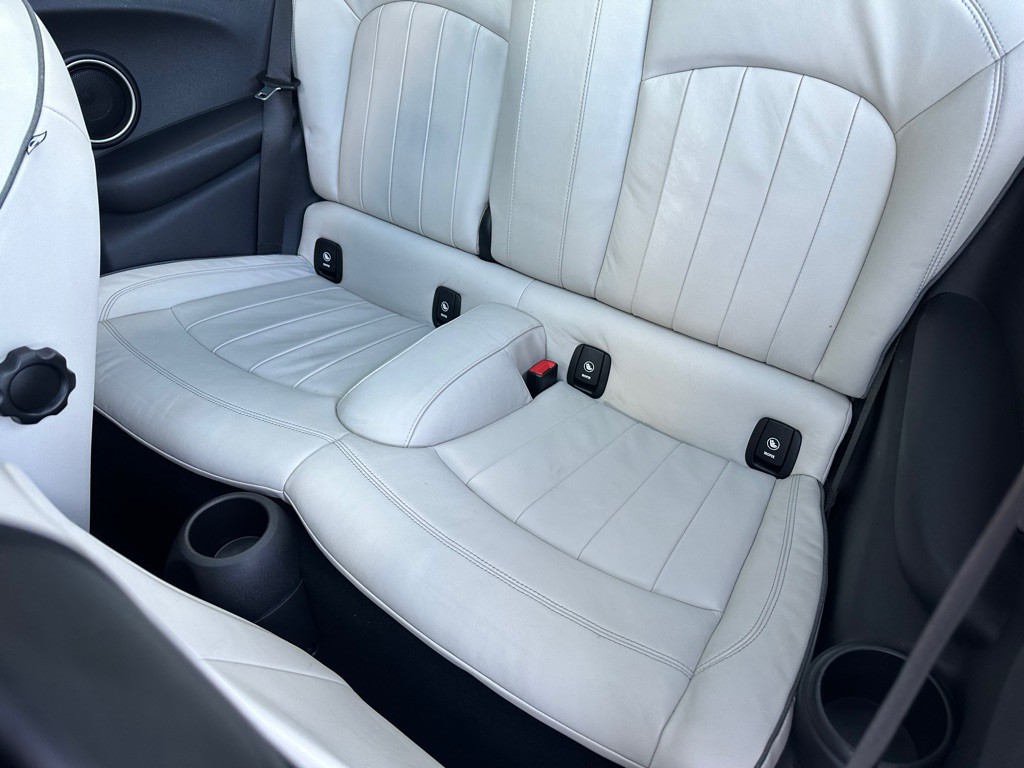 2015 MINI Cooper Image 15