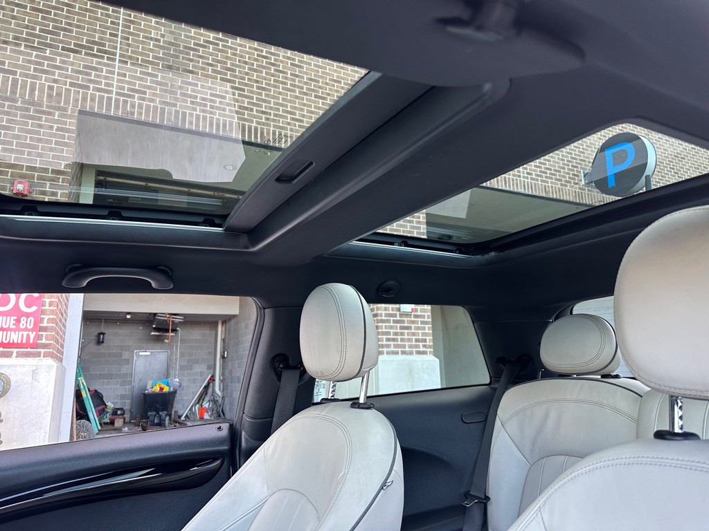 2015 MINI Cooper Image 17