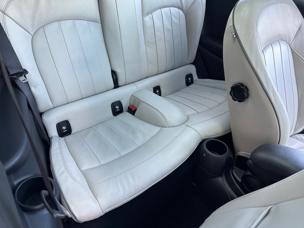 2015 MINI Cooper Image 18