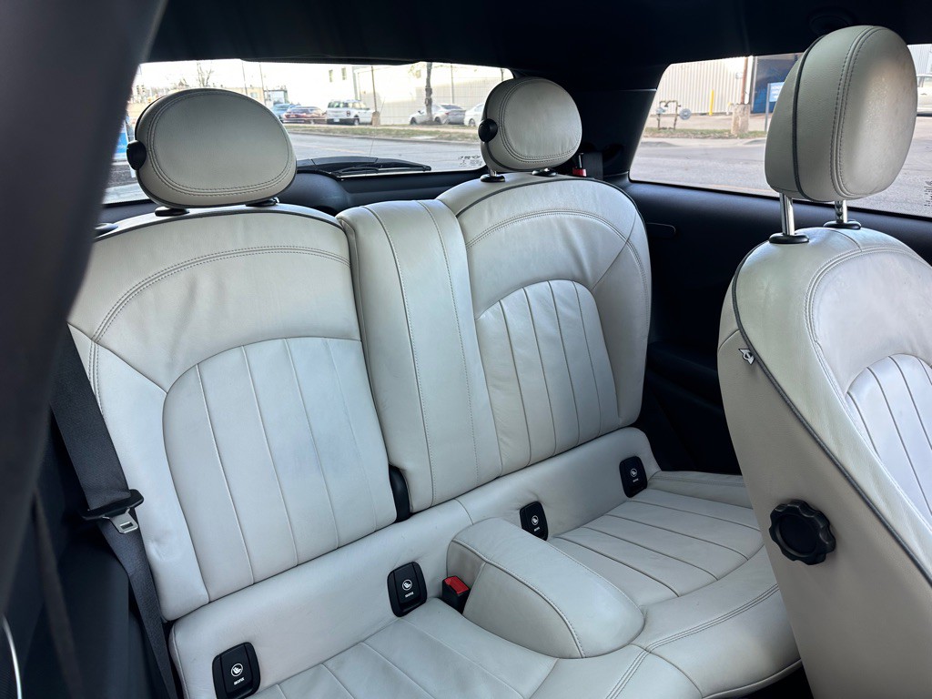 2015 MINI Cooper Image 19